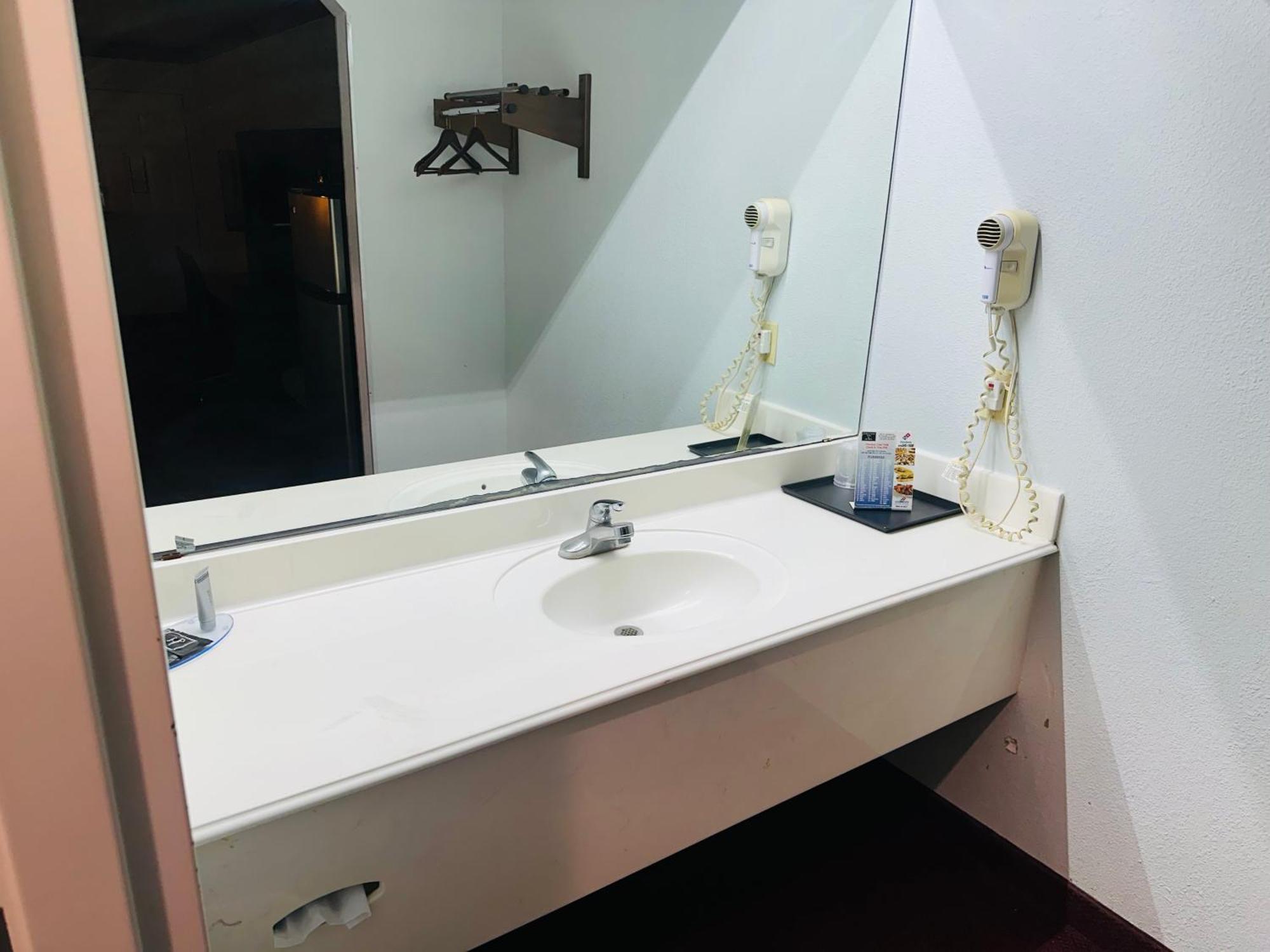 Executive Inn & Suites West Columbia Bagian luar foto