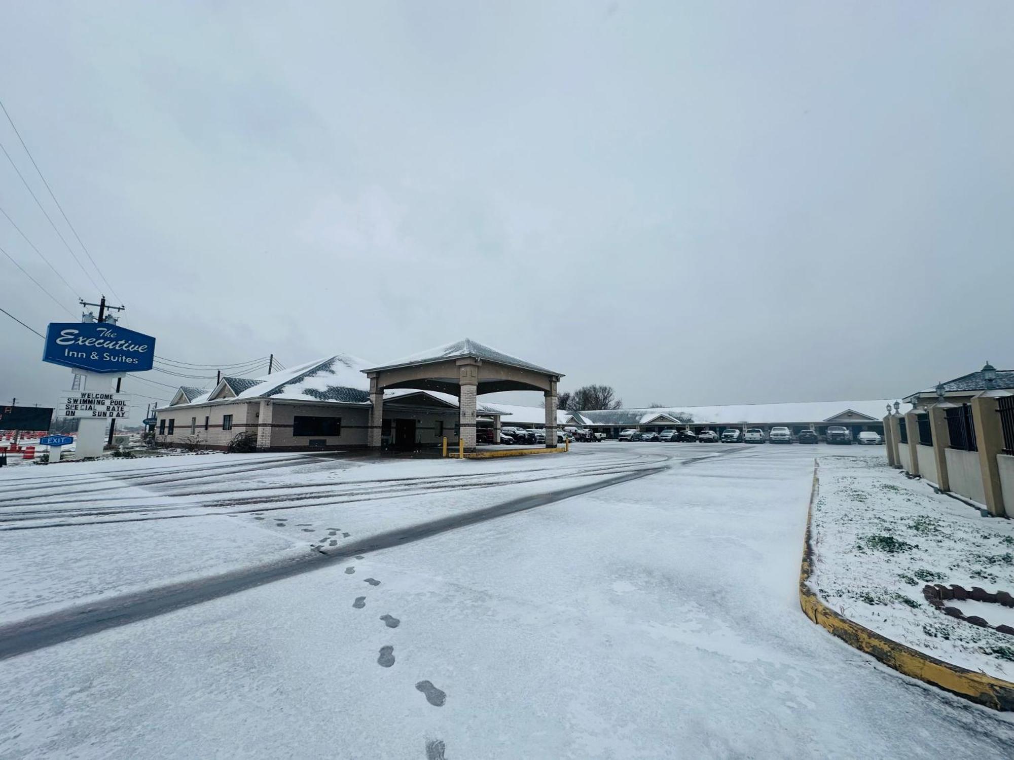 Executive Inn & Suites West Columbia Bagian luar foto